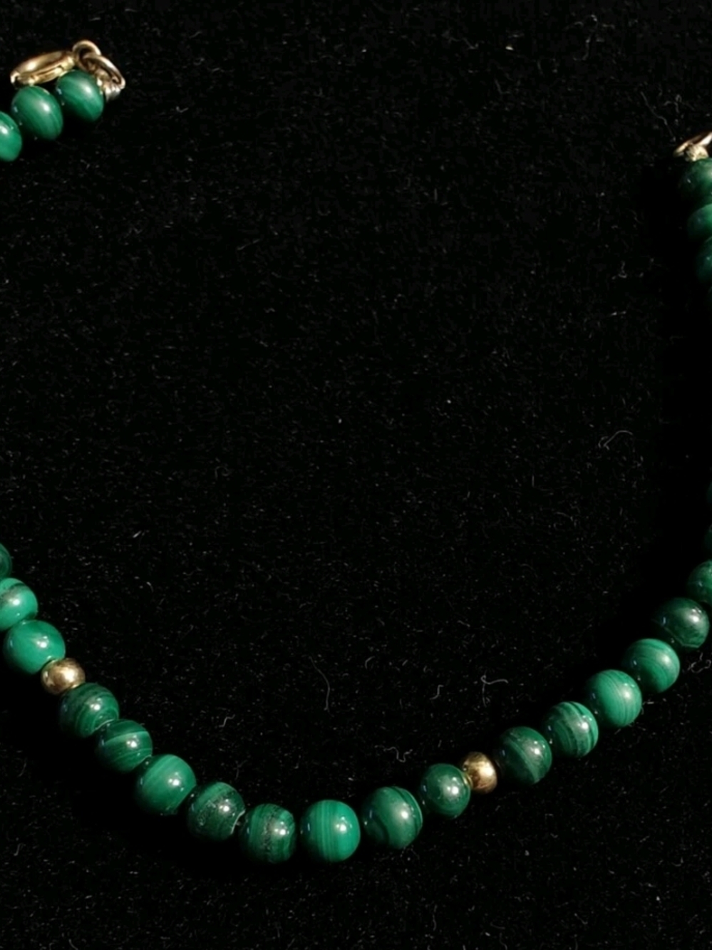 14k - 7inYellow Gold Malachite And Gold Bead Bracelet With Spring Ring